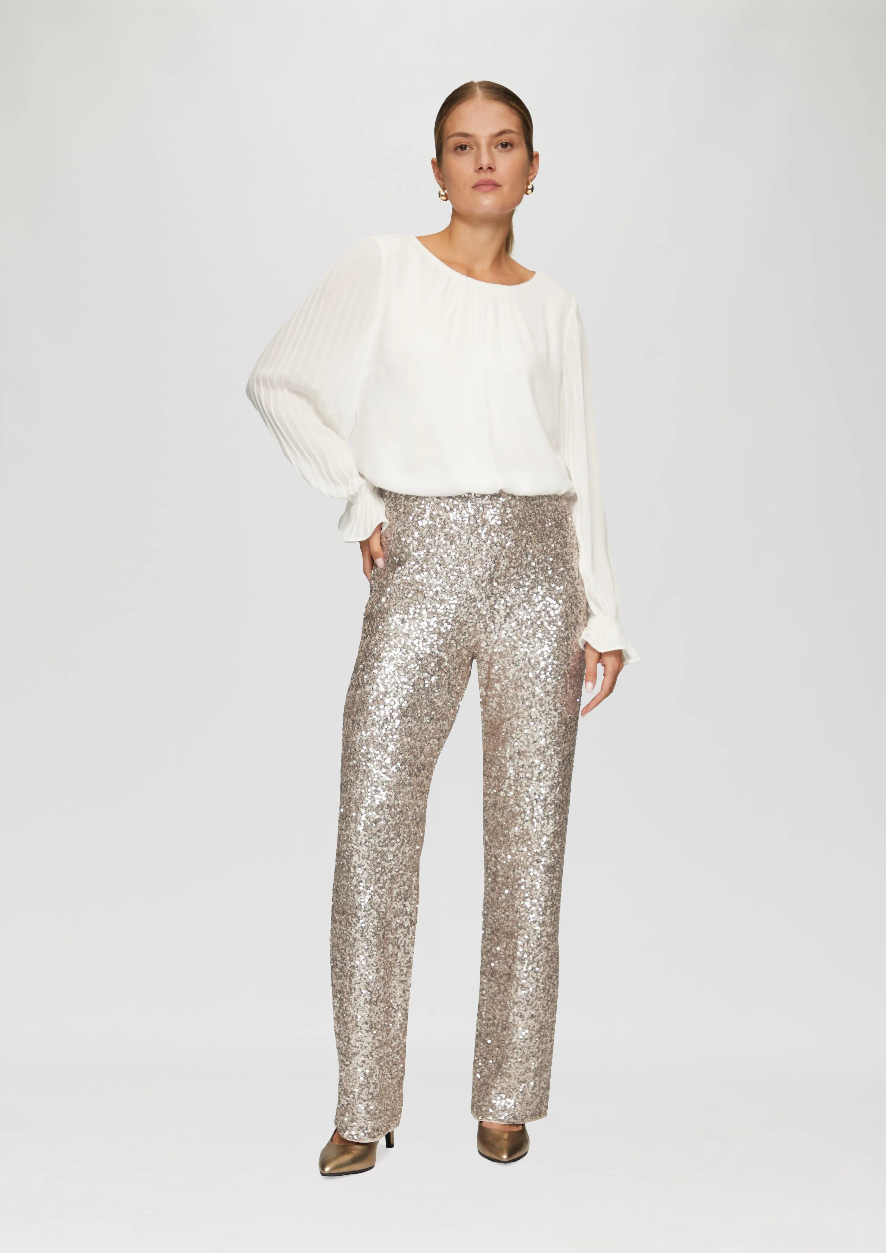 High-waisted trousers with a flared leg and sequins