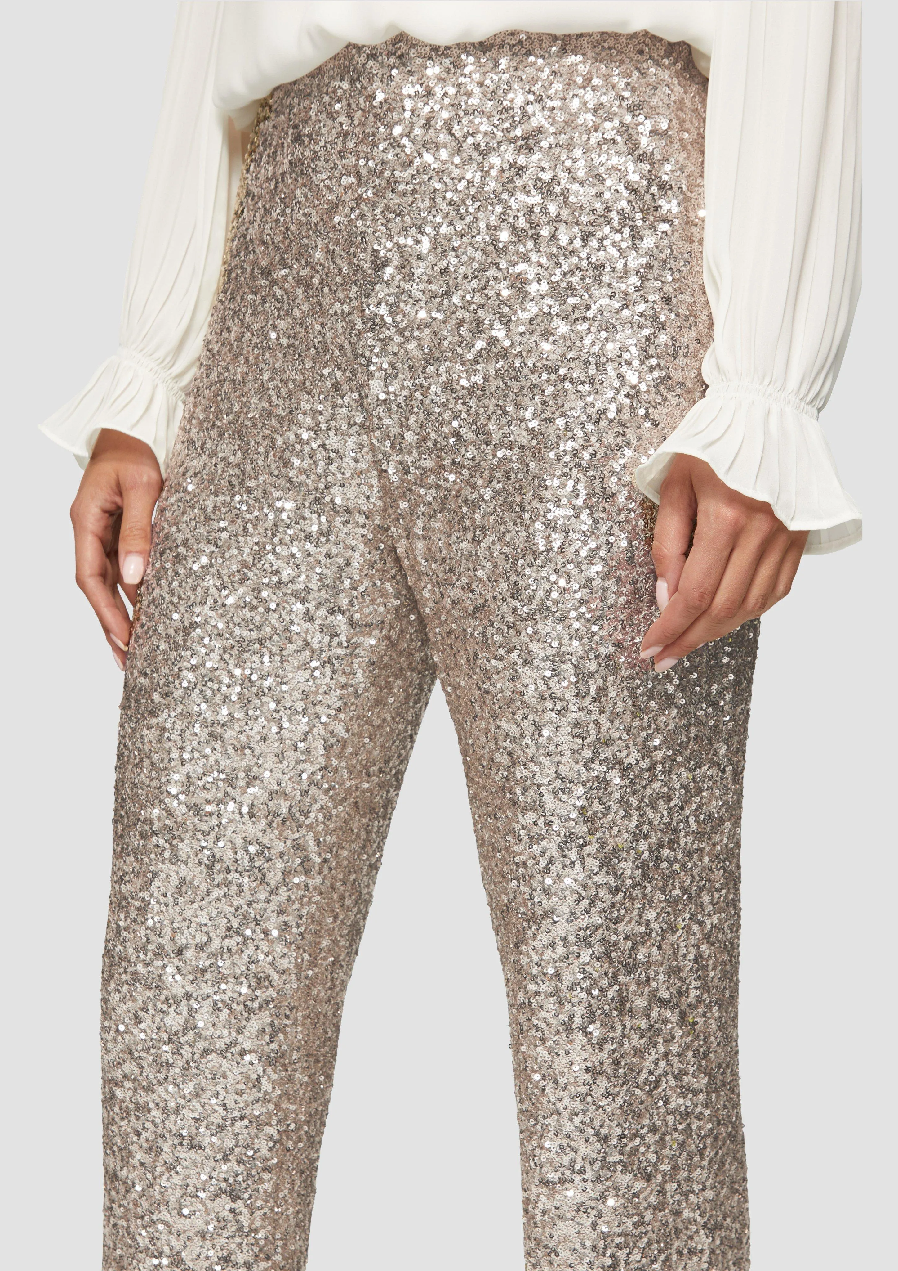 High-waisted trousers with a flared leg and sequins