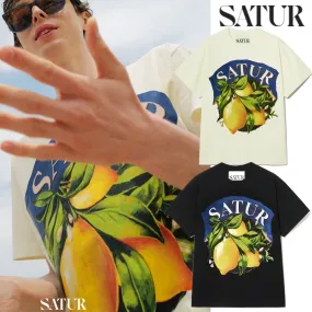 SATUR  |Unisex Street Style Short Sleeves Oversized Logo T-Shirts