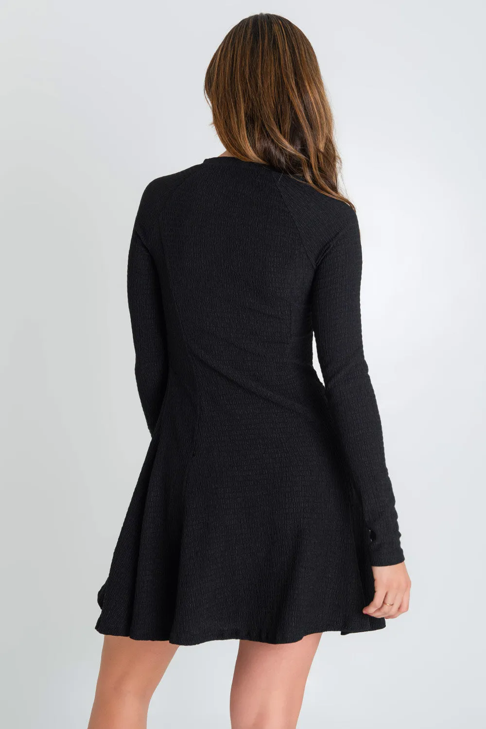 Vestido fruncido de corte en a manga larga